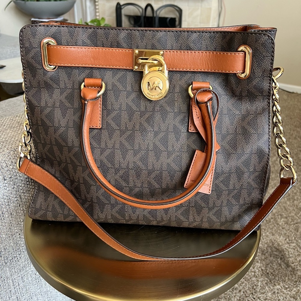 LIKE NEW! MICHAEL Michael Kors Hamilton MK
Logo Satchel - Picture 5 of 15